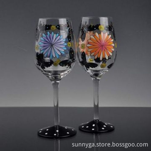 Hand Painted Wine Glass, 420mL Capacity and Measuring 37.4 x 37.4 x 49.4cm